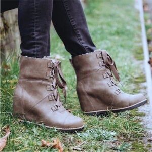 Universal Thread Katherine Lace Up Booties 8.5